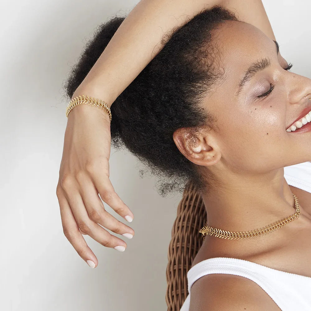 Pulseira Manuela Malha Elos Planos Batidos Banhado a Ouro 18k Antialérgico