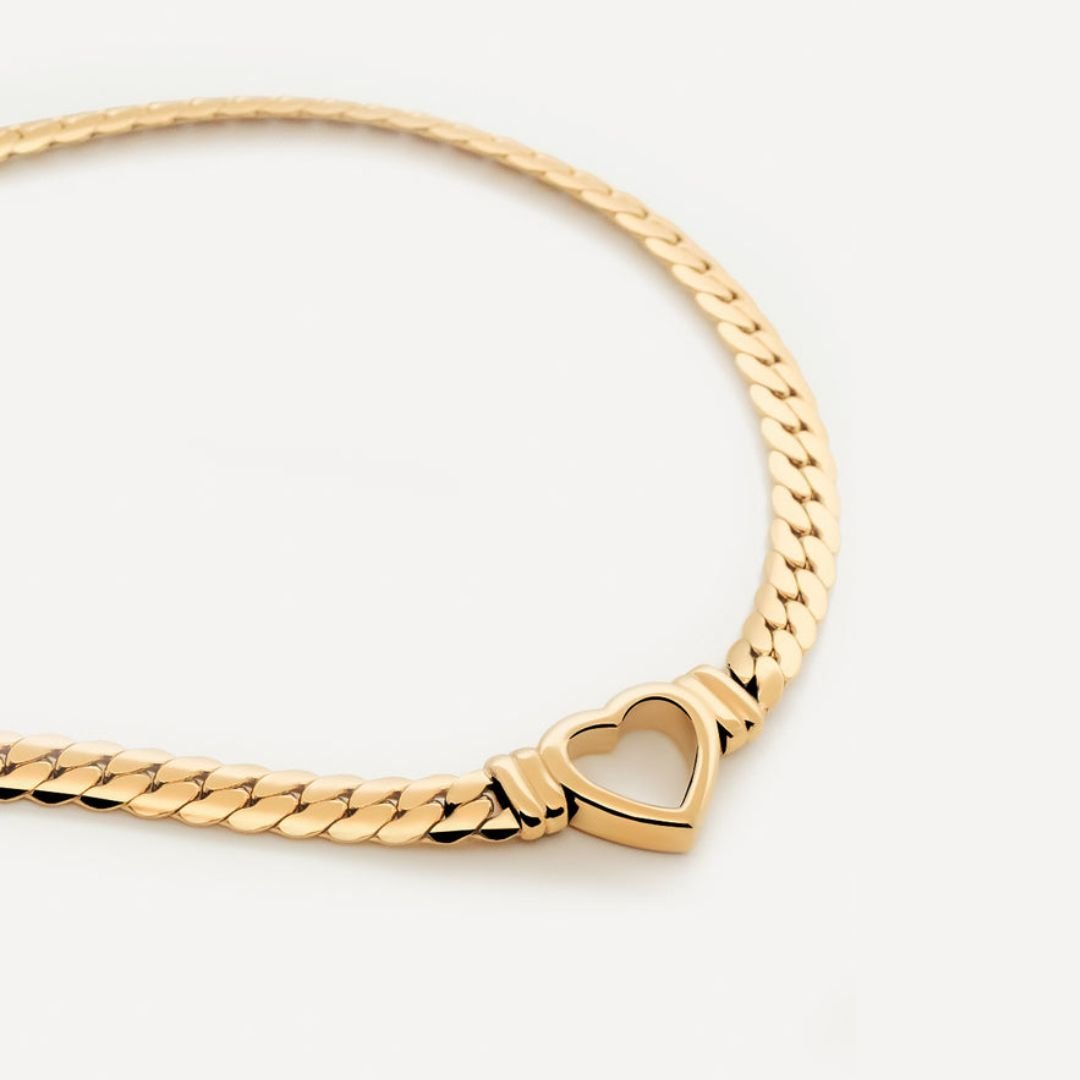 Colar Gargantilha Coração Minimalista Banhado em Ouro 18K