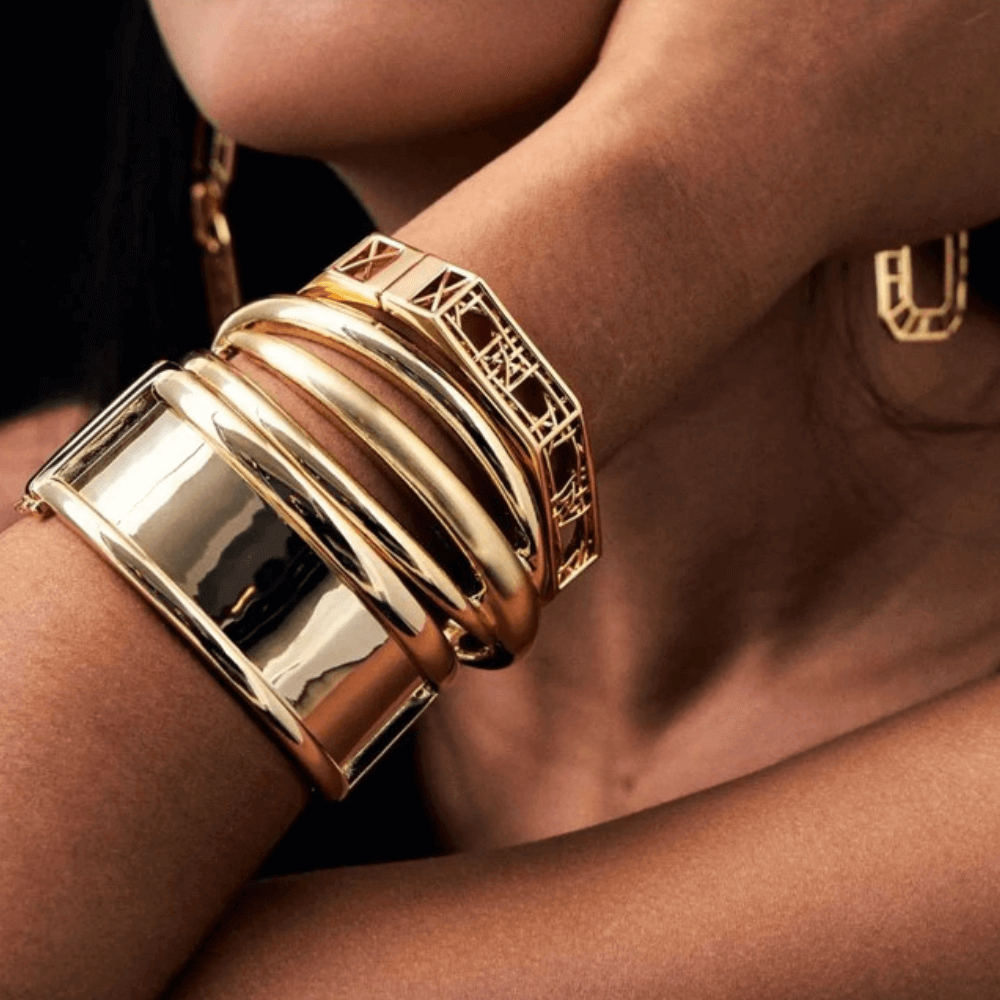 Bracelete com Três Voltas Acetinado Banhado em Ouro 18k
